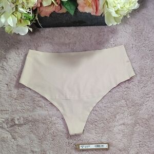 Skims Smoothing High Waist Thong Medium